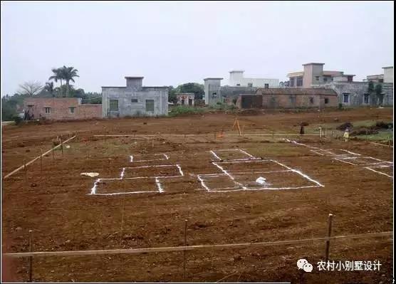 兄弟每人30萬(wàn)建兩棟別墅,全村人都羨慕不已！