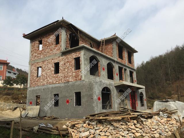 孫子把我農(nóng)村的房子弄得干干凈凈，30多萬(wàn)可以蓋別墅，難怪年輕人都急著回農(nóng)村