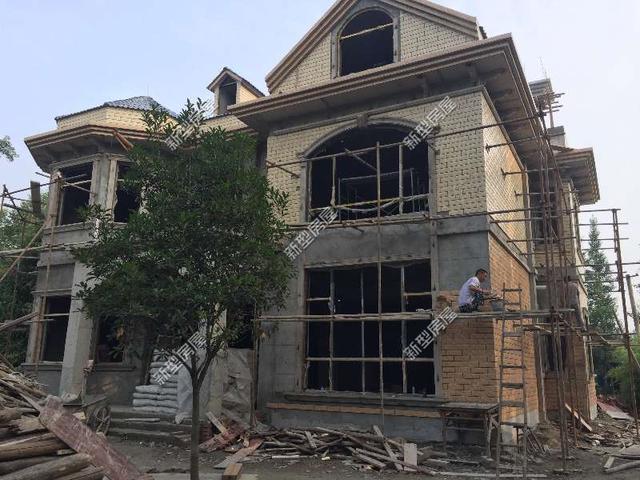 孫子把我農(nóng)村的房子弄得干干凈凈，30多萬(wàn)可以蓋別墅，難怪年輕人都急著回農(nóng)村