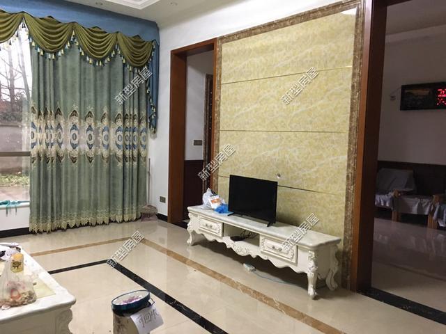 孫子把我農(nóng)村的房子弄得干干凈凈，30多萬(wàn)可以蓋別墅，難怪年輕人都急著回農(nóng)村