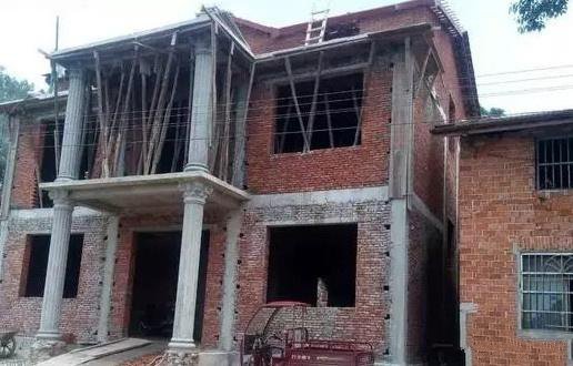 相比在城里買套二居室都能在老家蓋棟別墅了；現(xiàn)在我們來看下吧！