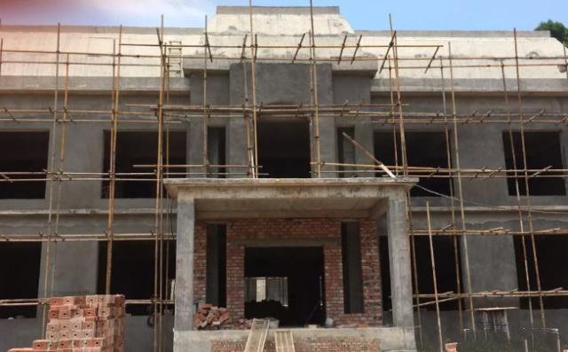 有了很多人提前將在農(nóng)村閑置的宅基地開始構(gòu)筑起自己理想的家園，也為以后老了回去留下了一塊無價的福地