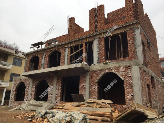 怎么在農(nóng)村建一棟既好看又實用的房子呢？今天小編帶來3套建房案例，供各位參考!