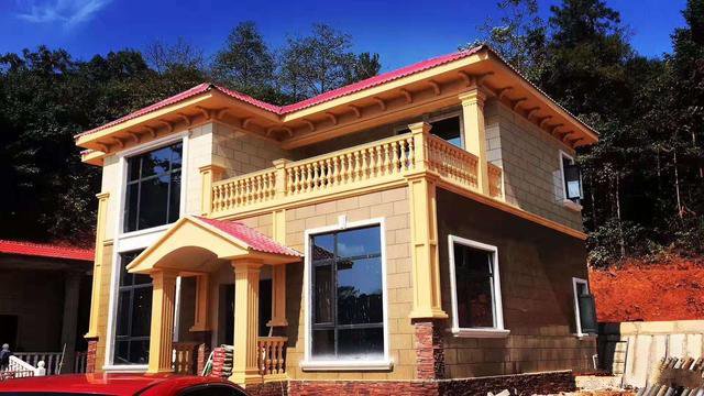 自己家蓋房子時，花錢又多，蓋得又難看，這到底是怎么回事呢？讓同村人笑話！