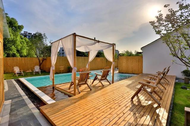 在鄉(xiāng)下買一棟閑置的舊房子進行翻新，并在復活后將其改造成住宅和別墅,也是好的一筆投資