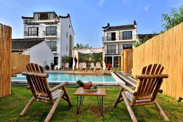 在鄉(xiāng)下買一棟閑置的舊房子進行翻新，并在復活后將其改造成住宅和別墅,也是好的一筆投資