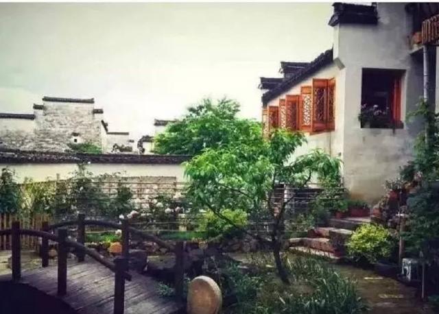 在鄉(xiāng)下買一棟閑置的舊房子進行翻新，并在復活后將其改造成住宅和別墅,也是好的一筆投資