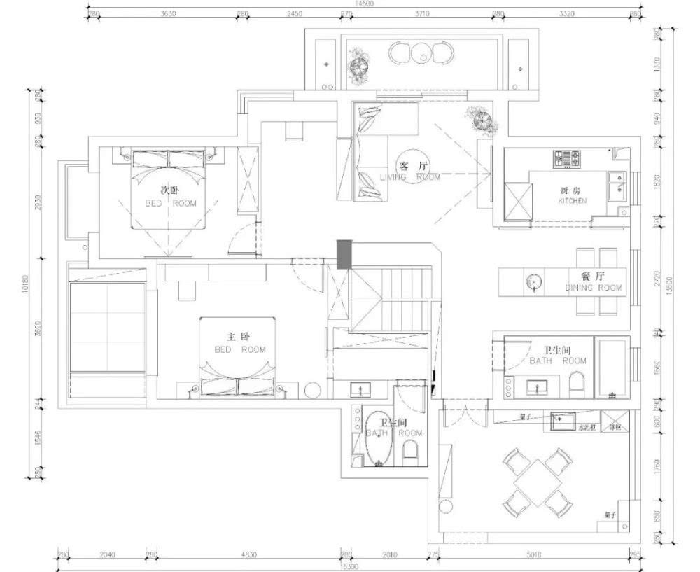 今天分享的是一套一樓建筑面積140平米的北歐風(fēng)三居室案例，房子位于頂層，是個(gè)躍層的戶型，二樓還有一個(gè)開(kāi)放式的休閑區(qū)和大露臺(tái)，讓人羨慕不已。