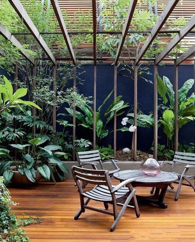 要想好好利用這個空間，還是封起來為好，而且需要好好設(shè)計，獨(dú)出心裁的設(shè)計還能打造出一間冬涼夏涼的風(fēng)水寶地