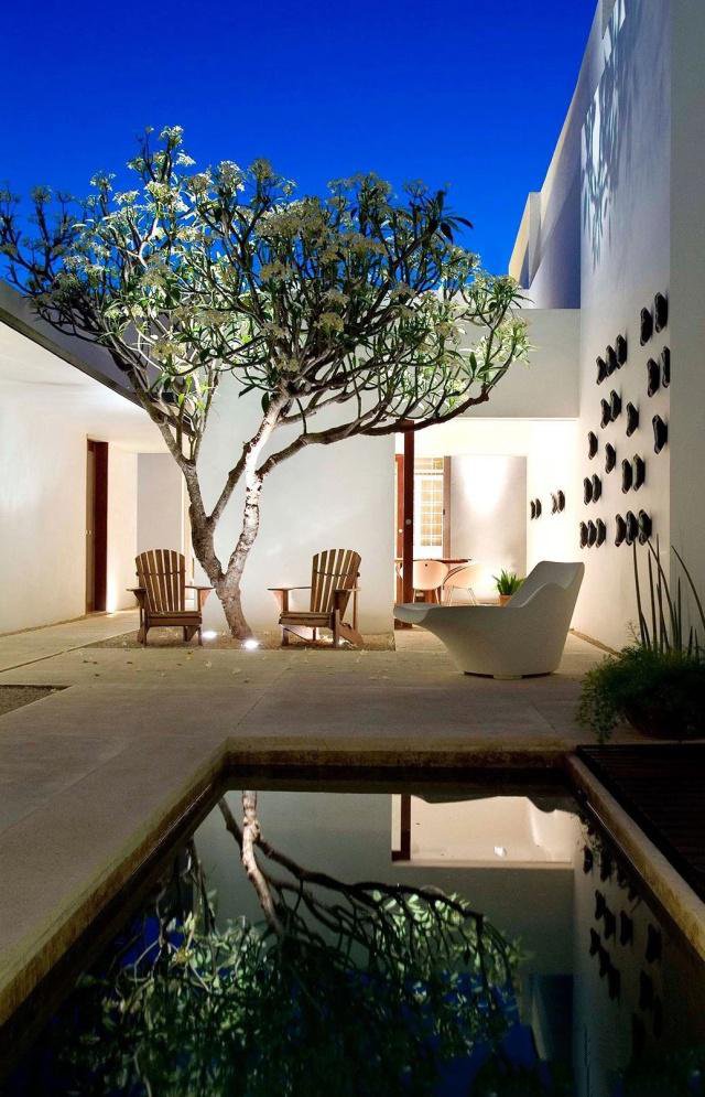 要想好好利用這個空間，還是封起來為好，而且需要好好設(shè)計，獨(dú)出心裁的設(shè)計還能打造出一間冬涼夏涼的風(fēng)水寶地