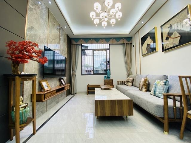 　頂層的兩層頂樓裝飾是如此美麗、簡單、新鮮和有品味，以至于朋友們在參觀時(shí)都被迷住了!