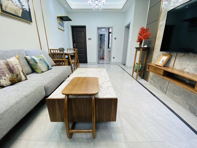 　頂層的兩層頂樓裝飾是如此美麗、簡單、新鮮和有品味，以至于朋友們在參觀時(shí)都被迷住了!