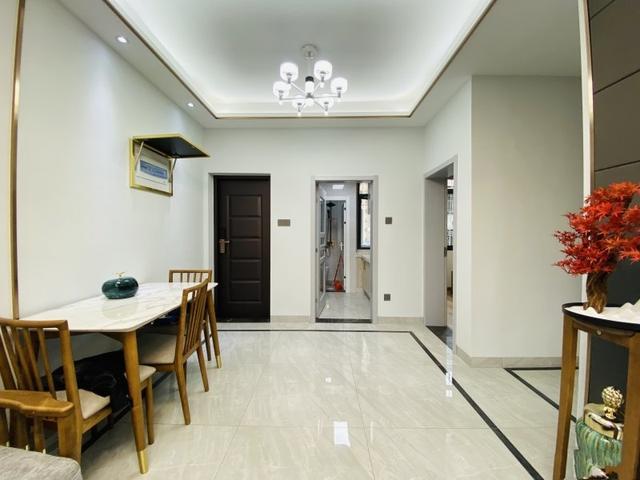 　頂層的兩層頂樓裝飾是如此美麗、簡單、新鮮和有品味，以至于朋友們在參觀時(shí)都被迷住了!