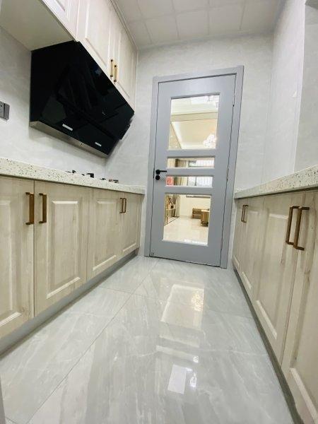 　頂層的兩層頂樓裝飾是如此美麗、簡單、新鮮和有品味，以至于朋友們在參觀時(shí)都被迷住了!