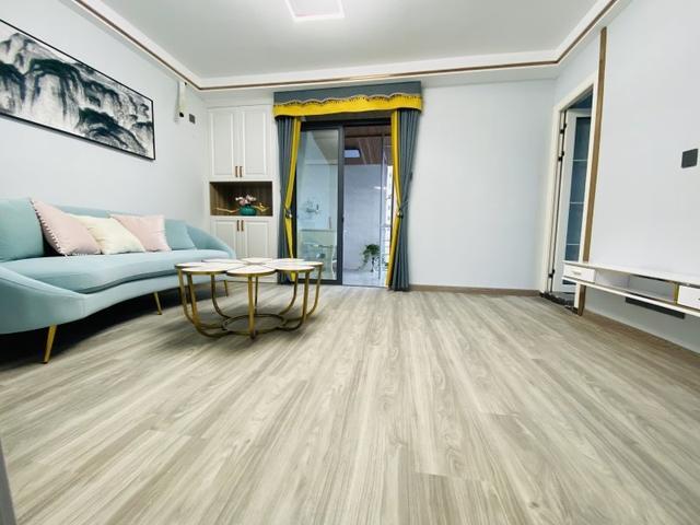 　頂層的兩層頂樓裝飾是如此美麗、簡單、新鮮和有品味，以至于朋友們在參觀時(shí)都被迷住了!