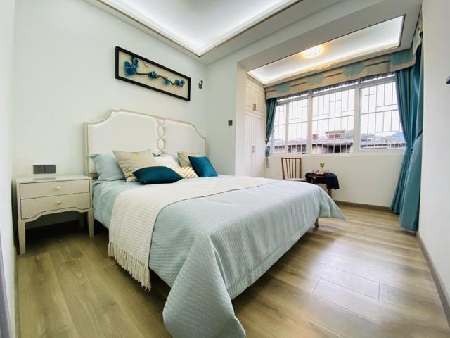 　頂層的兩層頂樓裝飾是如此美麗、簡單、新鮮和有品味，以至于朋友們在參觀時(shí)都被迷住了!