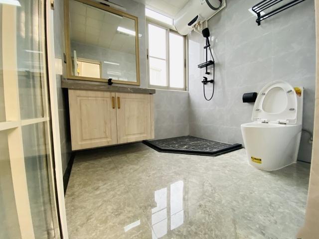 　頂層的兩層頂樓裝飾是如此美麗、簡單、新鮮和有品味，以至于朋友們在參觀時(shí)都被迷住了!