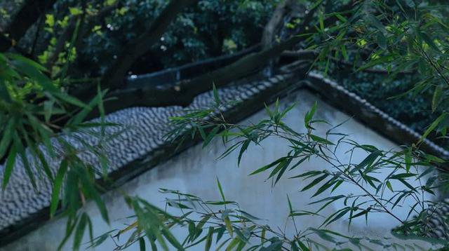 室內(nèi)布局合理實(shí)用，空間利用率高，一進(jìn)門(mén)正對(duì)神位，符合農(nóng)村生活需求,一座美好的別墅！