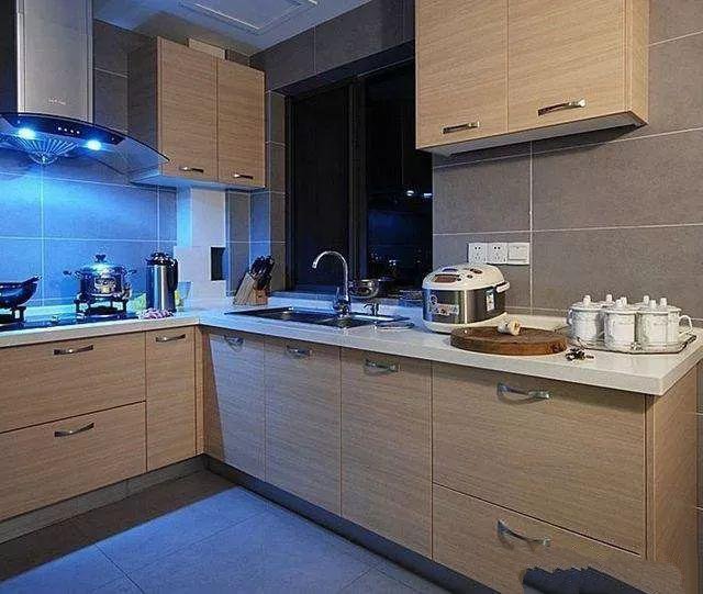 　該村一樓平頂別墅的設(shè)計圖售價10萬元，父母住得很舒適,兒女也放心