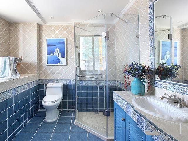 本款別墅帶露臺，地中海風(fēng)格，獨具特色的造型讓房子在農(nóng)村成為一道特色的風(fēng)景,亮麗顯眼！