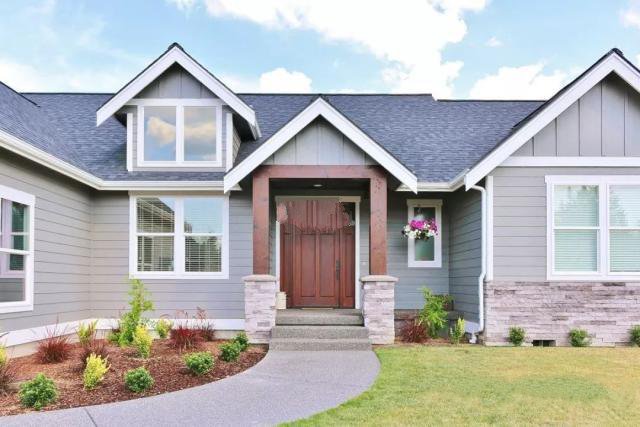 今天的建筑愛好者給你帶來了這套農(nóng)村自建的21米18米美式單層實(shí)景別墅設(shè)計帶裝飾，純美式風(fēng)格,一起來欣賞吧！