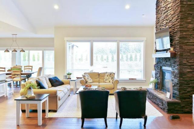 今天的建筑愛好者給你帶來了這套農(nóng)村自建的21米18米美式單層實(shí)景別墅設(shè)計帶裝飾，純美式風(fēng)格,一起來欣賞吧！