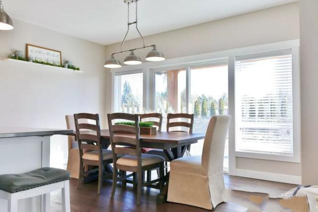 今天的建筑愛好者給你帶來了這套農(nóng)村自建的21米18米美式單層實(shí)景別墅設(shè)計帶裝飾，純美式風(fēng)格,一起來欣賞吧！