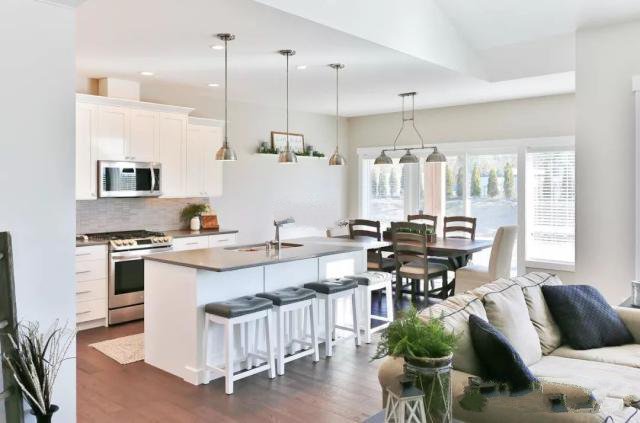 今天的建筑愛好者給你帶來了這套農(nóng)村自建的21米18米美式單層實(shí)景別墅設(shè)計帶裝飾，純美式風(fēng)格,一起來欣賞吧！