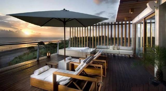 　多陽(yáng)臺(tái)露臺(tái)，兩層歐洲鄉(xiāng)村別墅，6房3廳，非常實(shí)用！完整的施工圖！