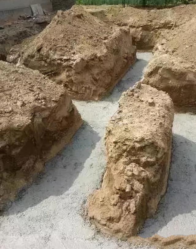 與在城里買一套兩居室公寓相比，你可以在你的家鄉(xiāng)建一棟別墅?，F(xiàn)在讓我們來看看！