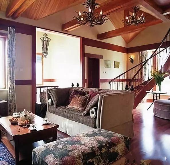 與在城里買一套兩居室公寓相比，你可以在你的家鄉(xiāng)建一棟別墅。現(xiàn)在讓我們來看看！