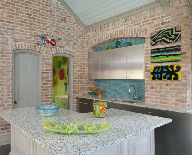 與在城里買一套兩居室公寓相比，你可以在你的家鄉(xiāng)建一棟別墅。現(xiàn)在讓我們來看看！