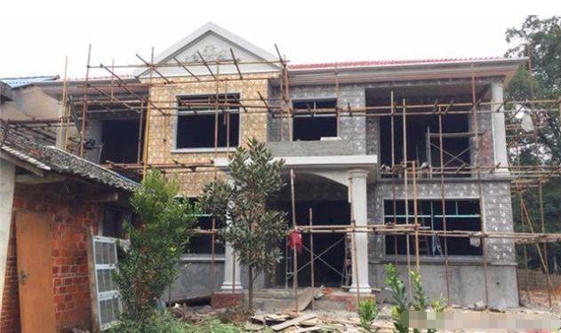 我們?cè)谕扑]兩款二層小別墅，同樣有設(shè)計(jì)圖和案例實(shí)拍圖，他們有一個(gè)共同點(diǎn)，案例的效果超過(guò)了設(shè)計(jì)圖的效果，都是經(jīng)典的設(shè)計(jì)方案，值得你一觀。