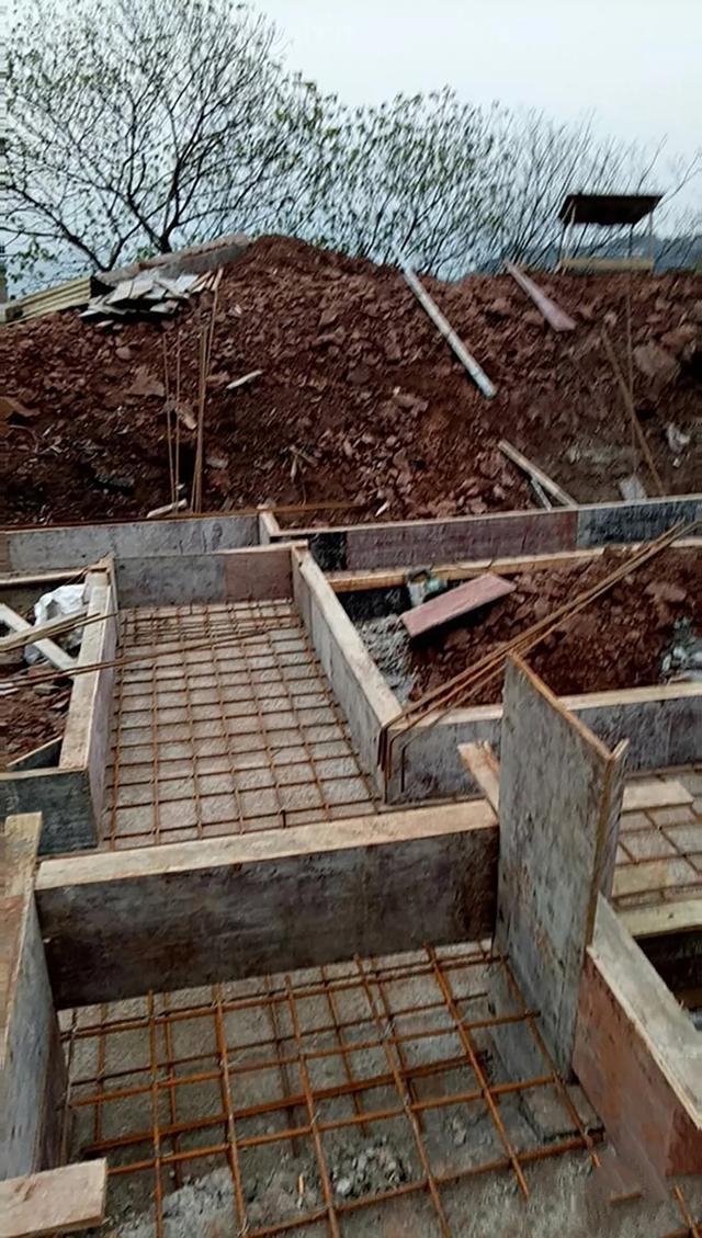 如何建造高性價(jià)比的兩層歐洲別墅？我?guī)闳ソㄖさ乜纯?讓你更早的了解別墅的建造！