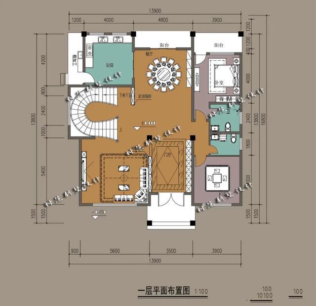設(shè)計的主體是經(jīng)典的歐式外觀。大理石外墻與藍(lán)色坡屋頂相匹配，給人一種體面的感覺。增加幾層分散的陽臺和露臺，產(chǎn)生鋸齒狀的美感。