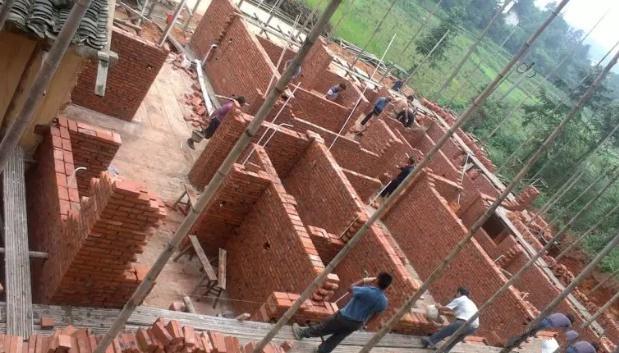 正在建設(shè)的兩層農(nóng)村別墅