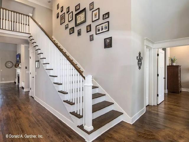 農村地區(qū)12層和14層帶閣樓的美式小住宅設計