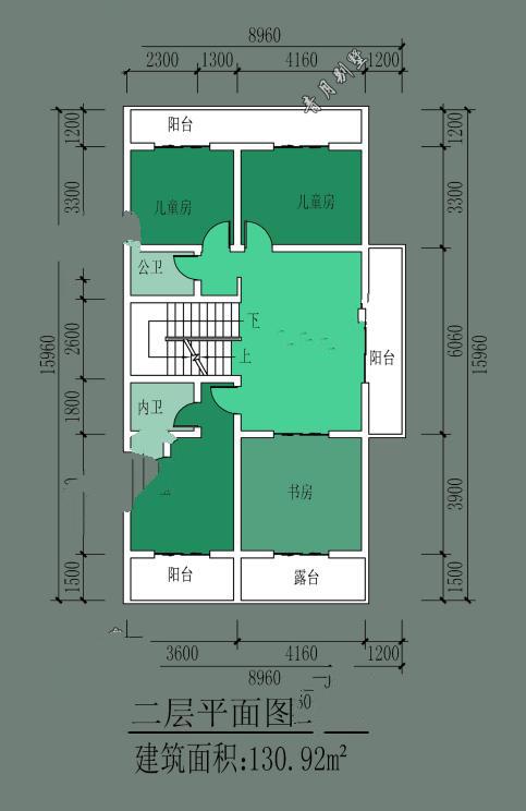 有大露臺和多個陽臺的三層別墅