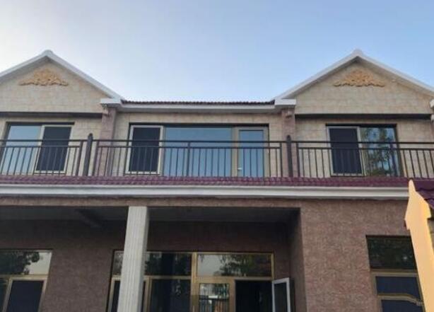 　廣東羅先生在農(nóng)村建房，一家八口，四代同堂。這種布局夠住嗎？