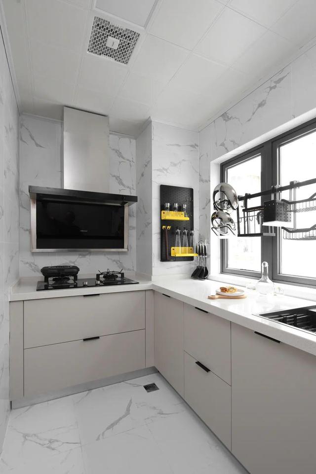 67平米現(xiàn)代簡單風(fēng)格裝修設(shè)計，