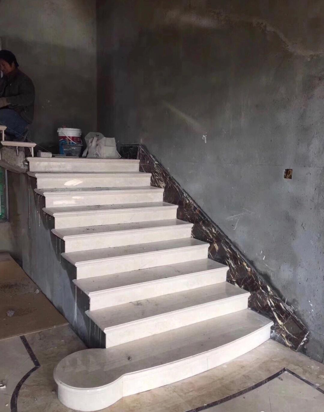 樓梯踏步用大理石還是瓷磚好呢？