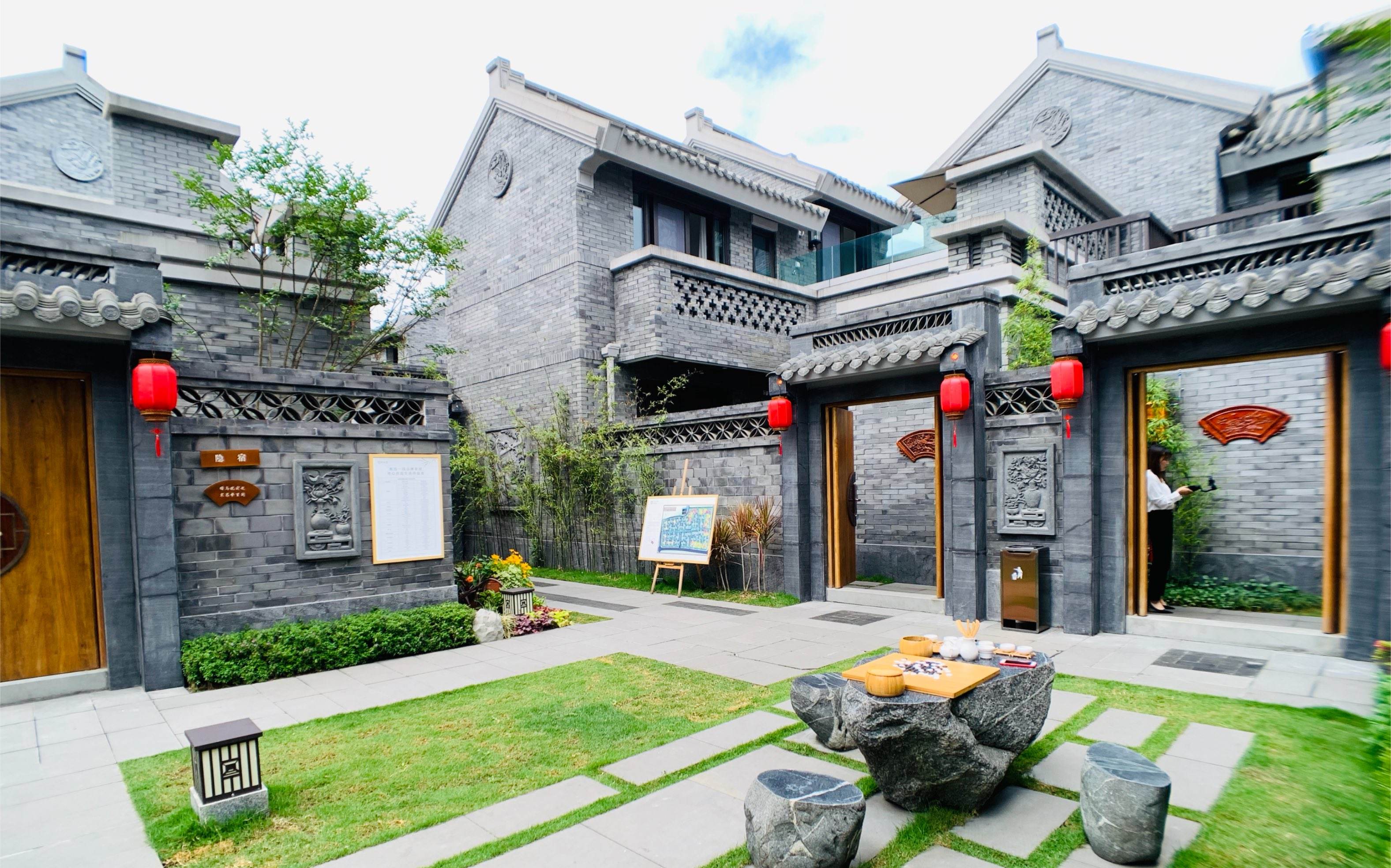 農(nóng)村房子蓋紅瓦還是青瓦（農(nóng)村房子用紅瓦還是藍(lán)瓦好）